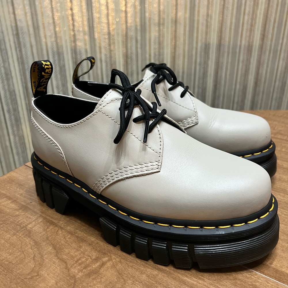 Doc Marten platform oxfords cream light grey
